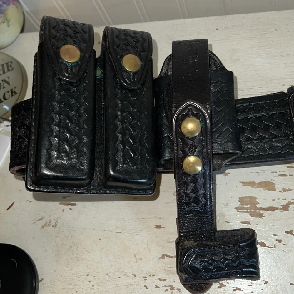 Vintage Safariland Police/Detention Officer Black Belt Kit holster basket weave